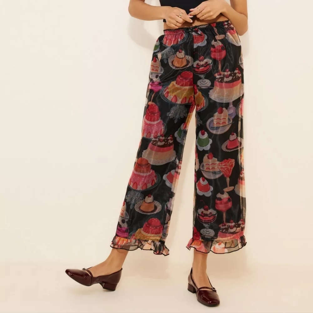 Lisa Says Gah Liora Ruffle Pants Dessert Print
